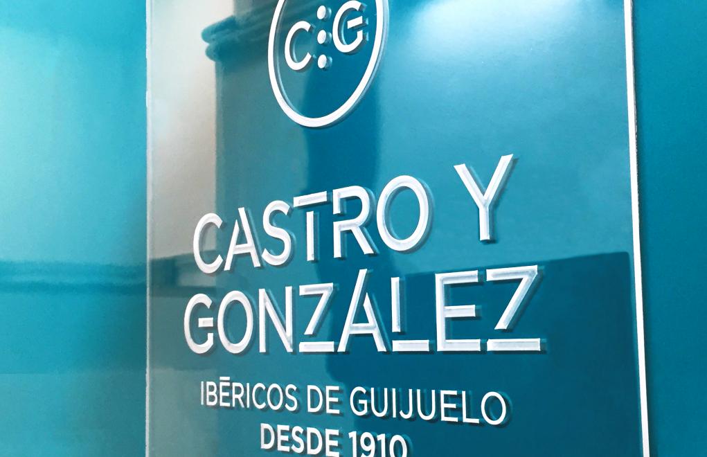 CASTRO Y GONZLEZ