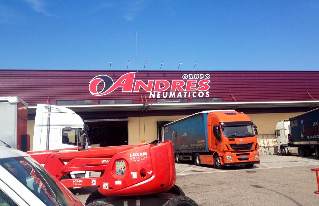 NEUM�TICOS ANDR�S, FACHADA